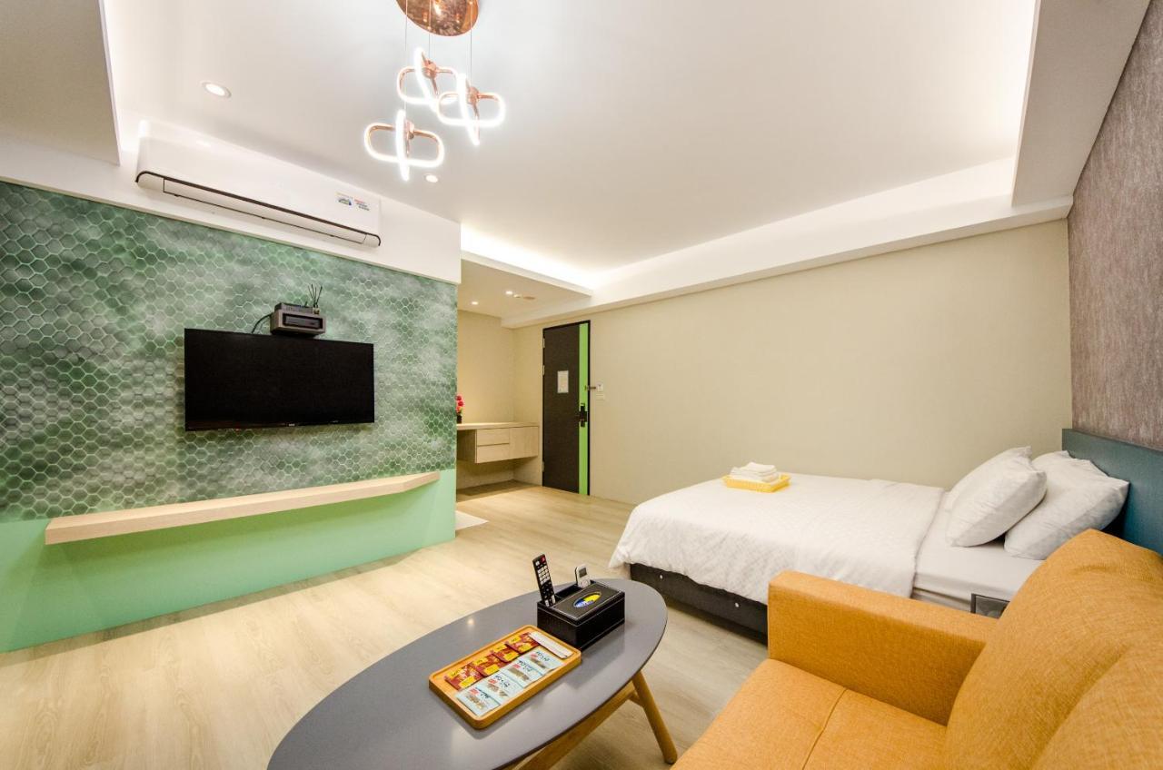 安尼赫時尚旅店 Anich Fashion Inn I 墾丁大街 I 親子遊戲區 I 停車位 Exteriör bild