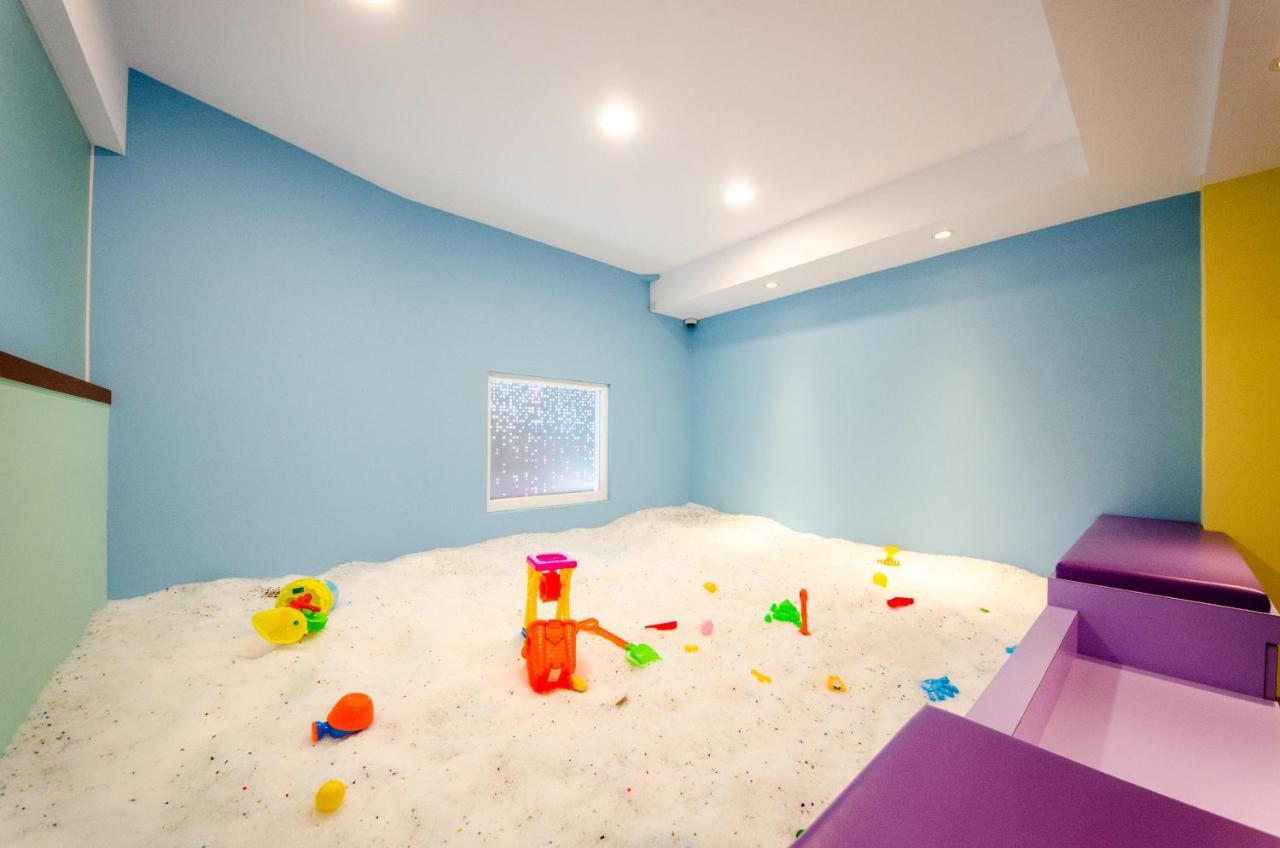 安尼赫時尚旅店 Anich Fashion Inn I 墾丁大街 I 親子遊戲區 I 停車位 Exteriör bild